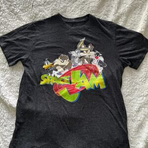 Space Jam Shirt in New Condition. Size Medium. (Ships as soon as possible) A